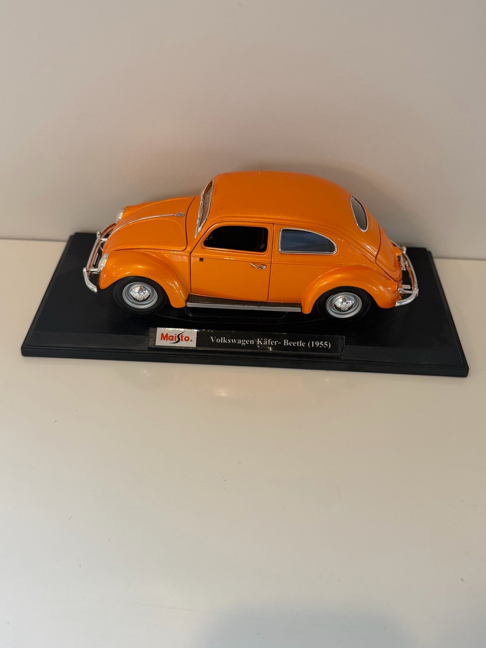 Maisto Volkswagen Käfer-Beetle (1955) Metallic Orange 1/18 Diecast Model